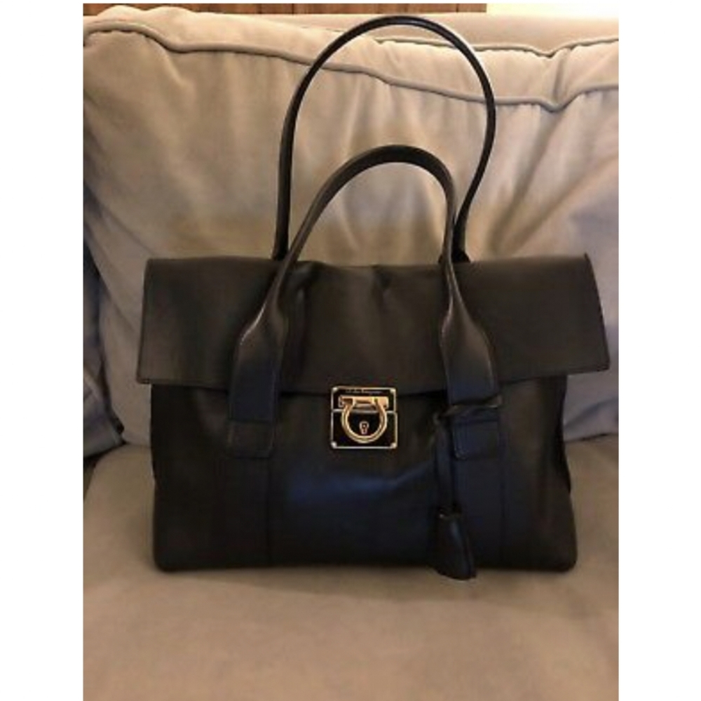 Salvatore ferragamo sookie black leather handbag